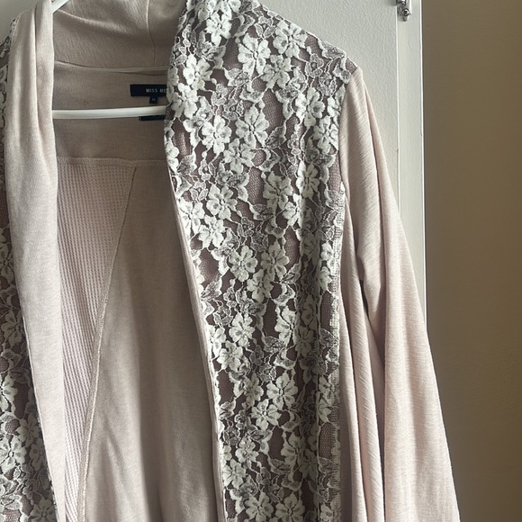 Beautiful cardigan with great details - Picture 3 of 7